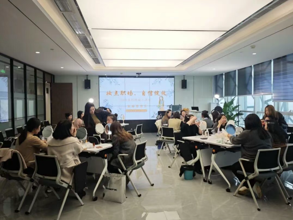 巾帼绽芳华，妆点新风采 | 益航资产举办"三八"国际妇女节彩妆活动